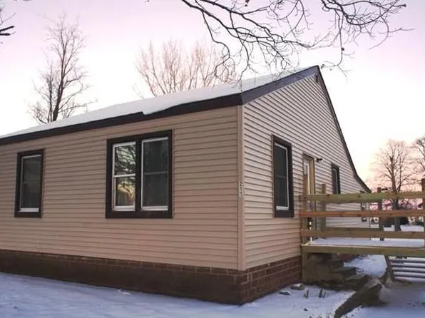 211 S Railroad Ave, Rembrandt, IA 50576