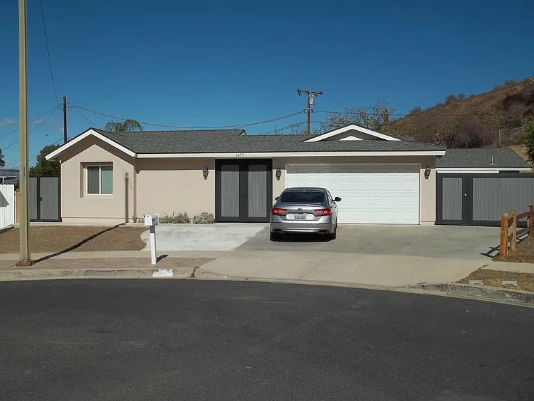 1677 Sunnydale Ave — Photo 1