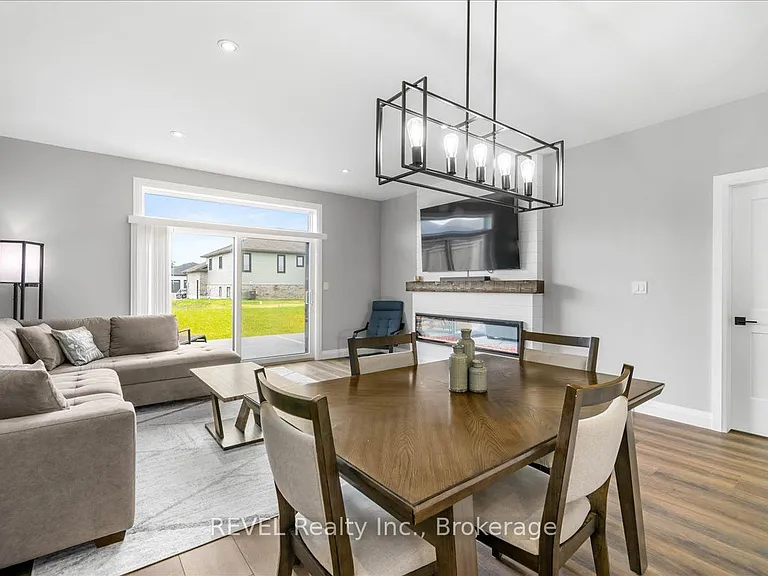 371 Argyle Ave — Photo 10