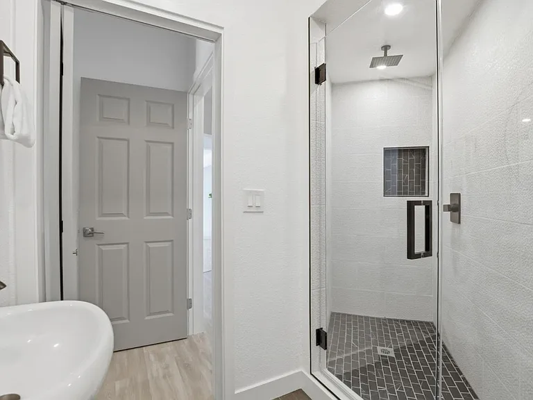 16955 Oakridge Ln — Photo 33