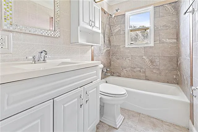 421 Holy Cross Pl — Photo 14