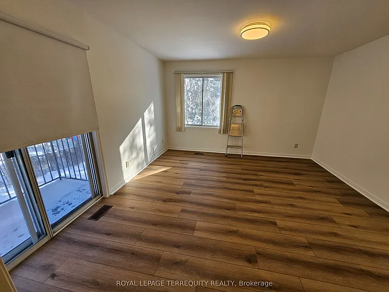 557 Lawrence Ave W — Photo 10