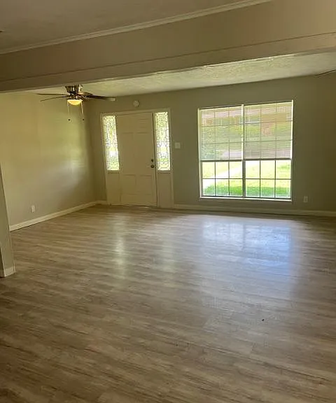 1215 Bois D Arc St — Photo 8