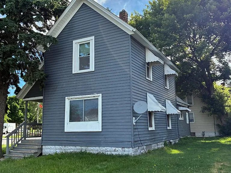 1703 Oakdale Ave — Photo 2