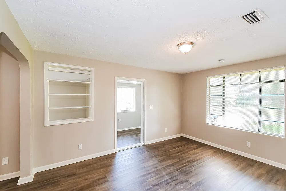 4 bed, 2.0 bath, 1683 sqft, $2,150 — Photo 4
