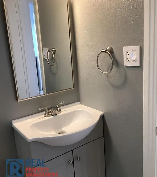 213 Donald St — Photo 8