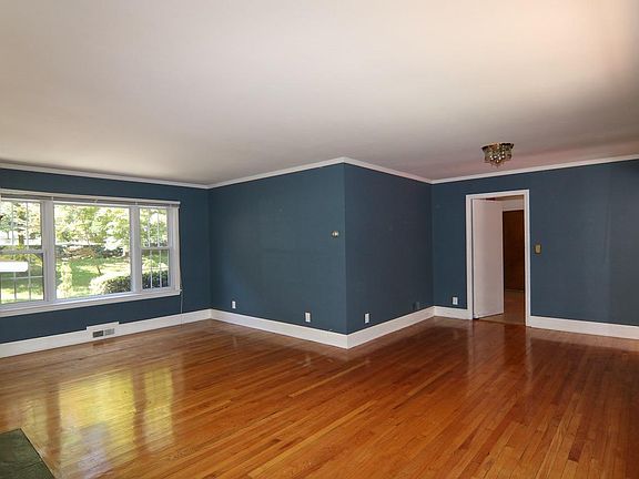 5th image of 839 Stillwater Rd
