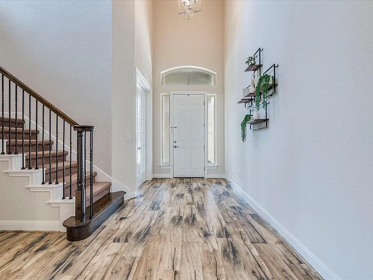 709 Kingston Pl — Photo 3