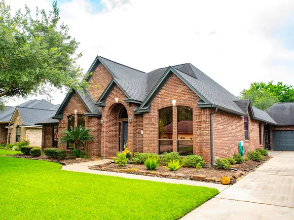 105 Indian Paintbrush, Lake Jackson, TX 77566