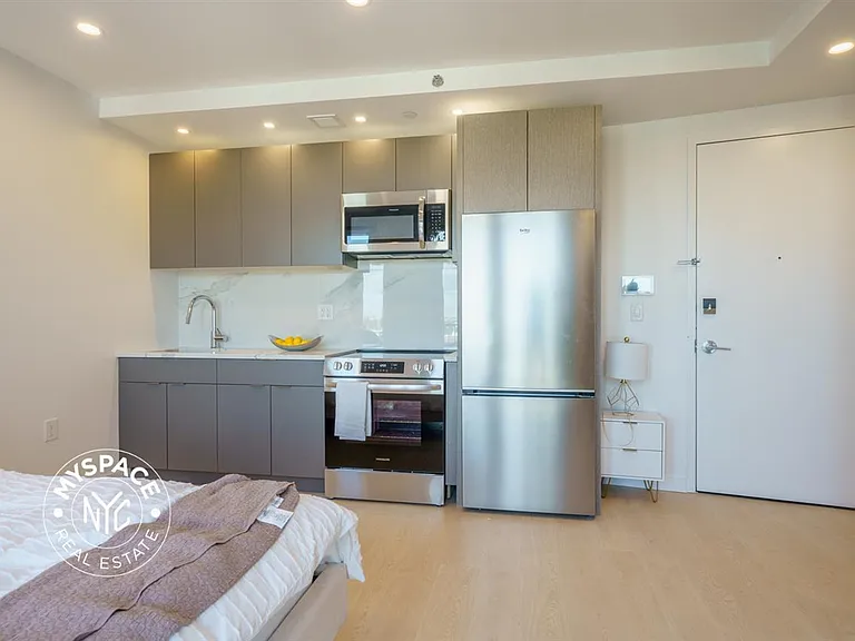 1499 Bedford Ave #6T — Photo 4