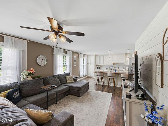 2nd image of 607 Colonial Dr