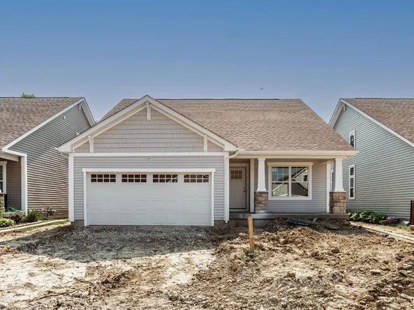 330 Woods Edge Loop, Pataskala, OH 43062