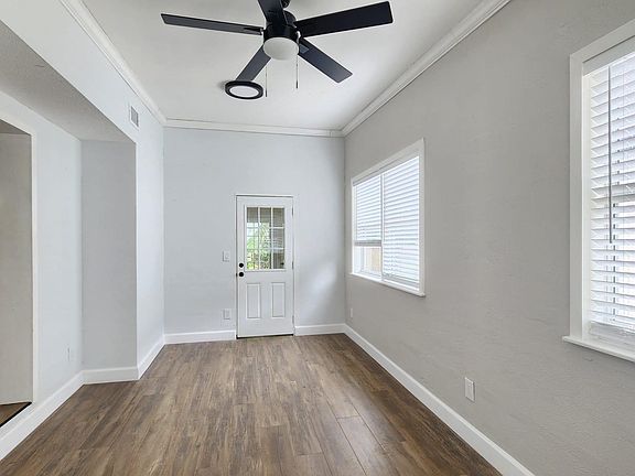 3rd image of 1919 Carrigan Ave