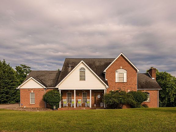 3rd image of 11 Hawkesyard Ln