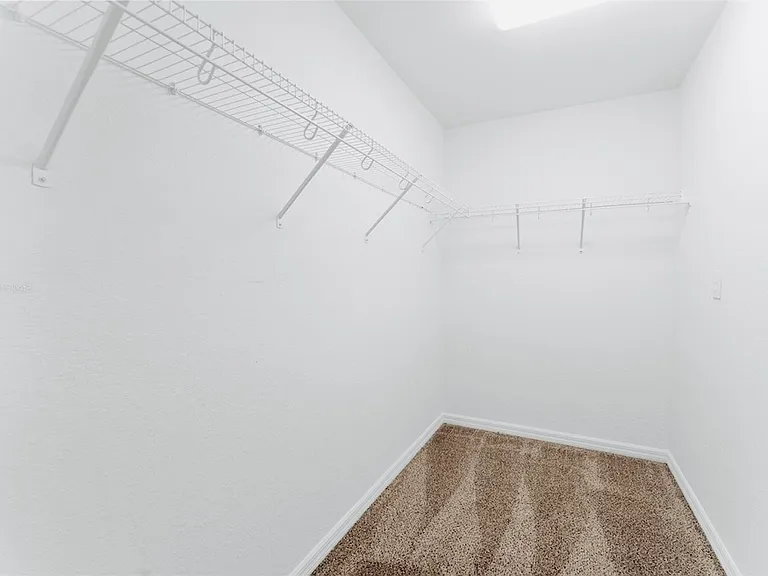 9416 N Sandree Dr — Photo 10