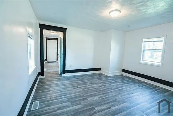 3 bed, 1060 sqft, $1,300 — Photo 3