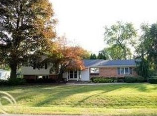 6627 Timber Ridge Dr, Bloomfield Hills, MI 48301