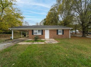 2402 Smithwick Rd, Kernersville, NC 27284