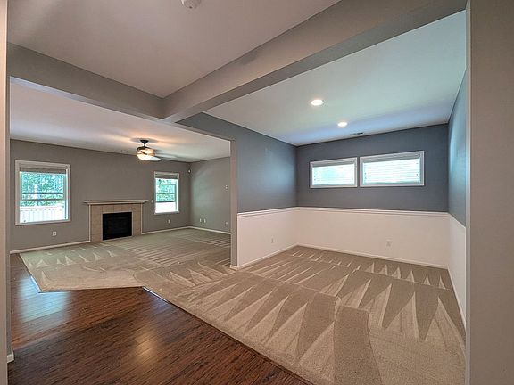 4th image of 8415 10th Pl SE
