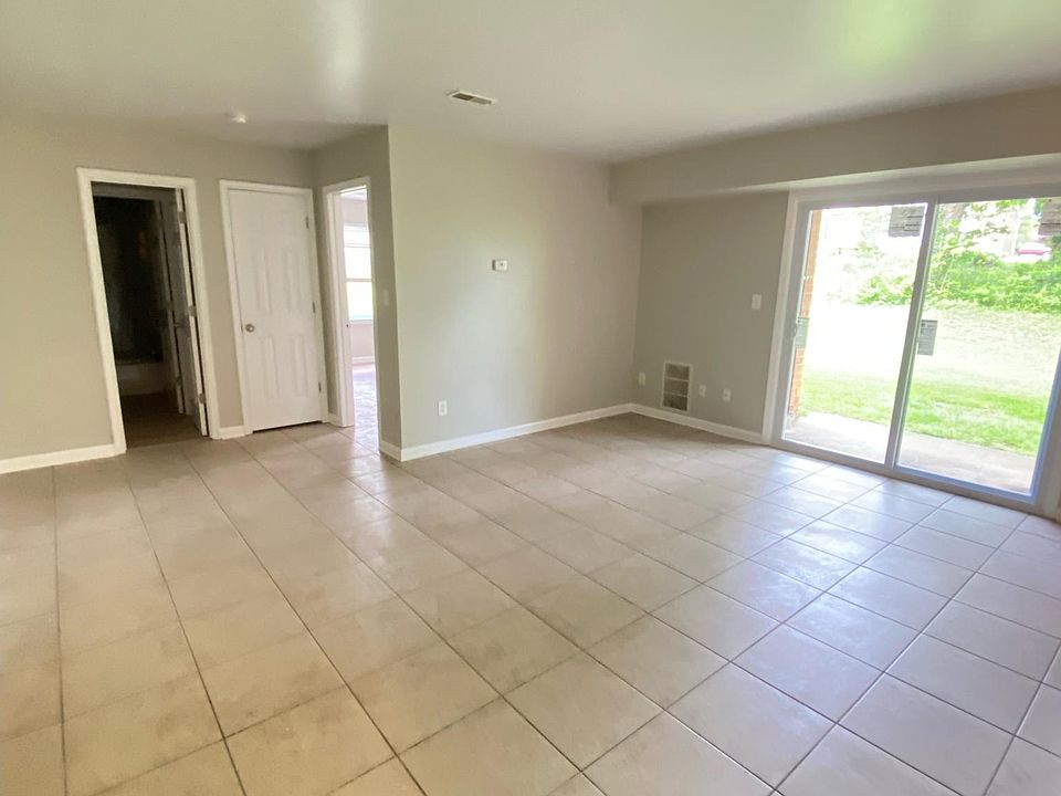 1st image of 404 Jackson St APT 110