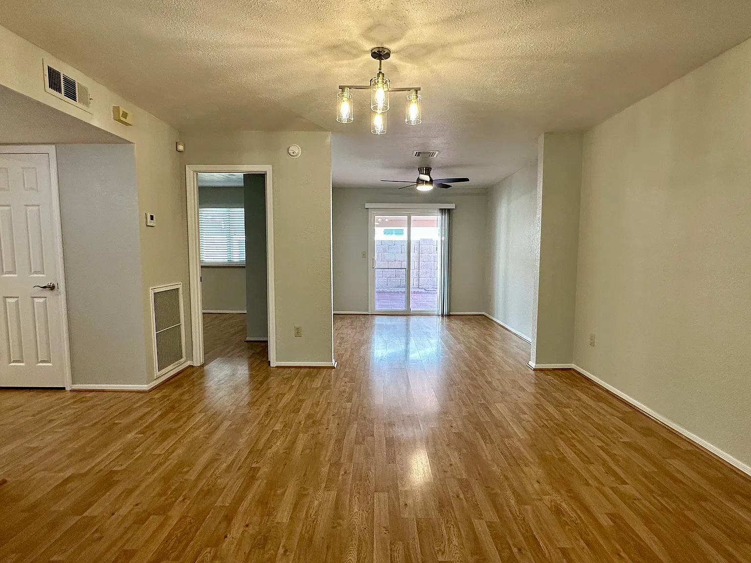 2 bed, 1260 sqft, $1,970 — Photo 4