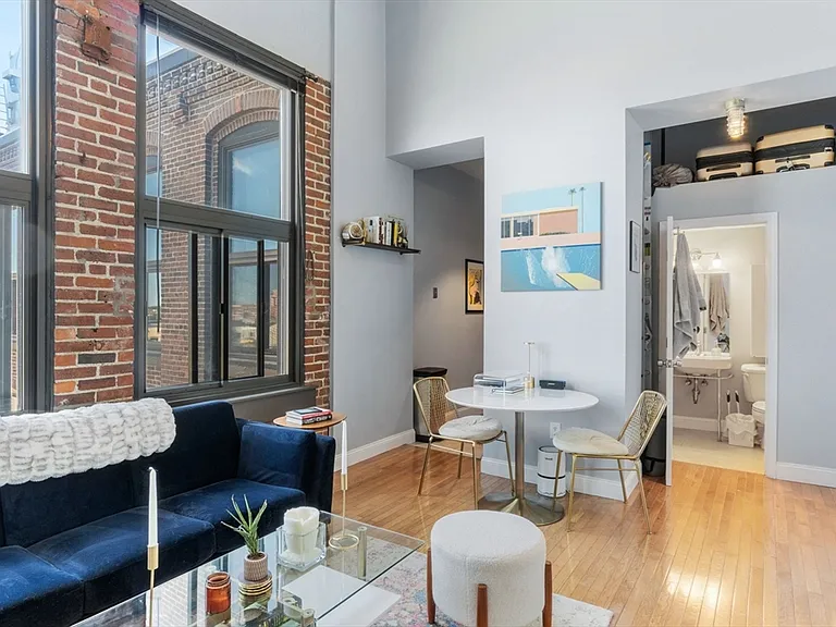 320 W 2nd St #504 — Photo 4