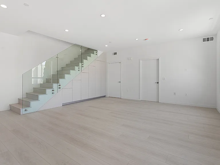 11727 Kiowa Ave — Photo 24