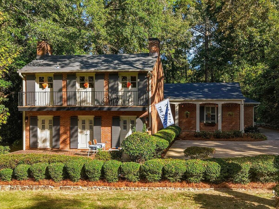 1st image of 300 Crest Cir S