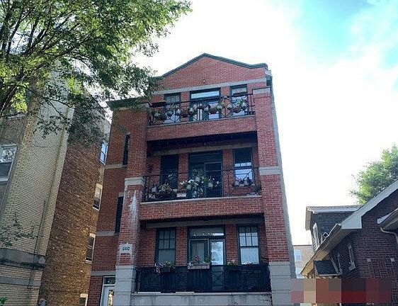 2nd image of 6442 N Mozart St