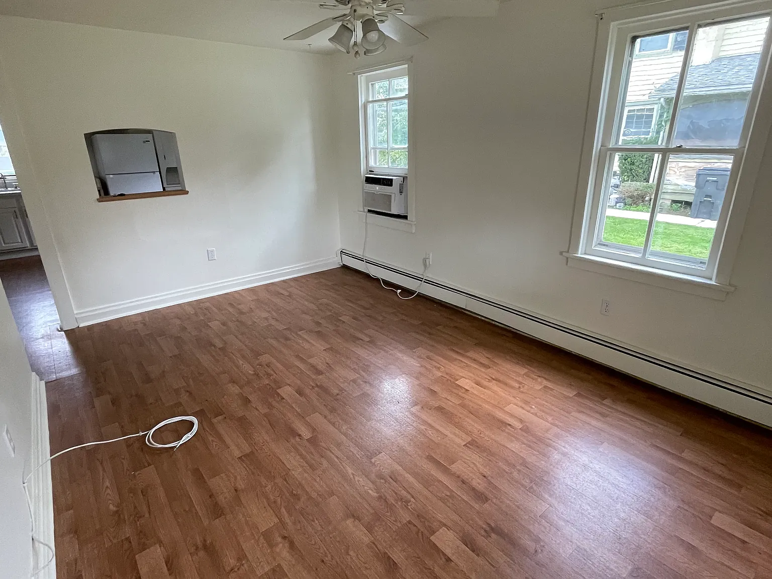 3 bed, 1.5 bath, 1214 sqft, $2,248 — Photo 3