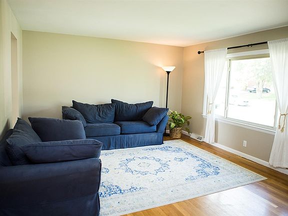 5th image of 2040 Dogwood Dr