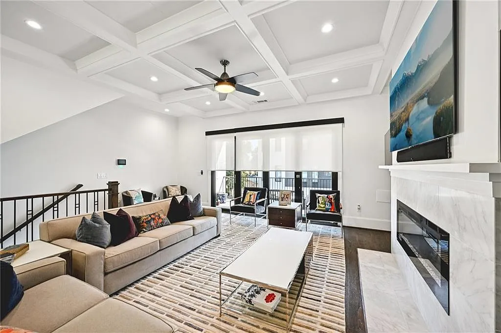5 bed, 3.5 bath, 3046 sqft, $5,500 — Photo 3