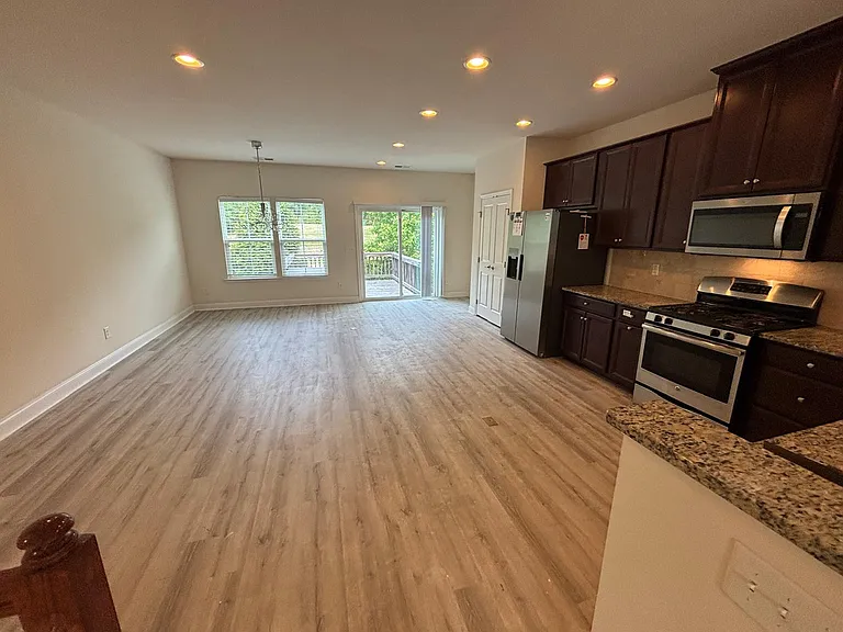721 Suffield Way — Photo 4