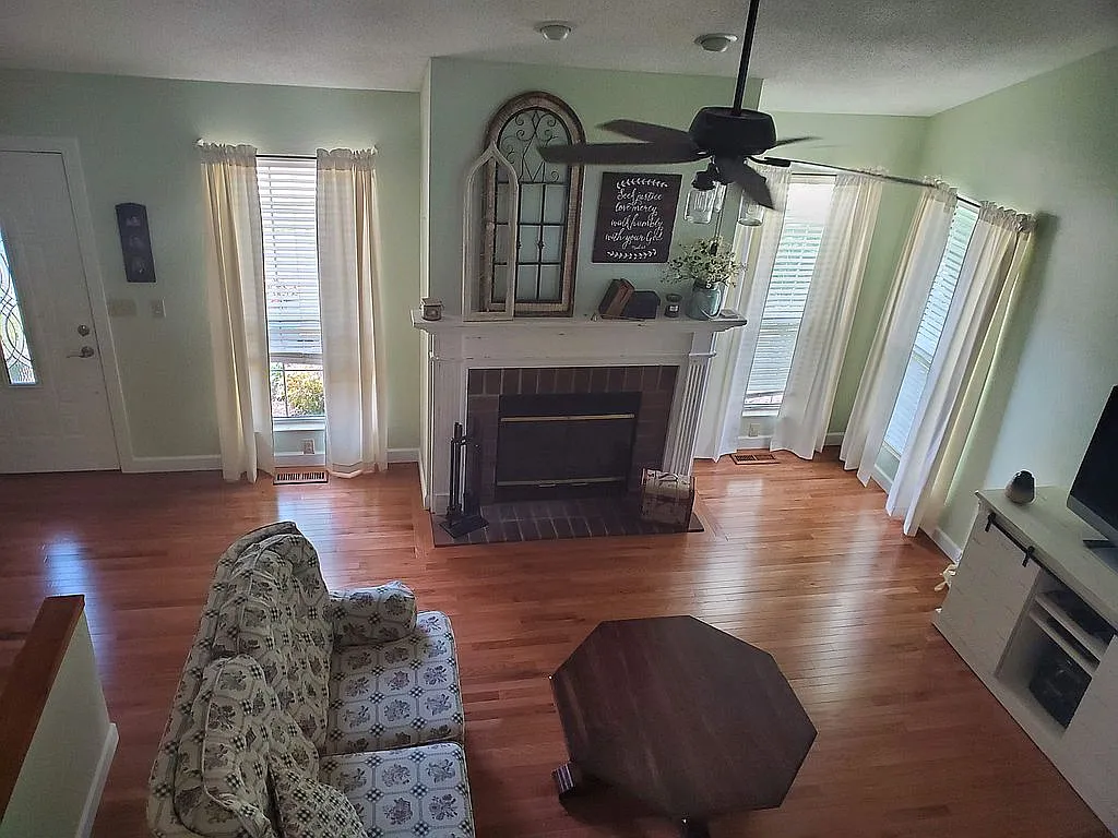 804 Penhurst Pl photo 1