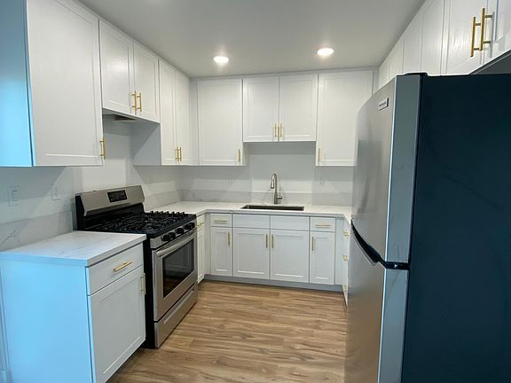 3rd image of 1024 E 6th St