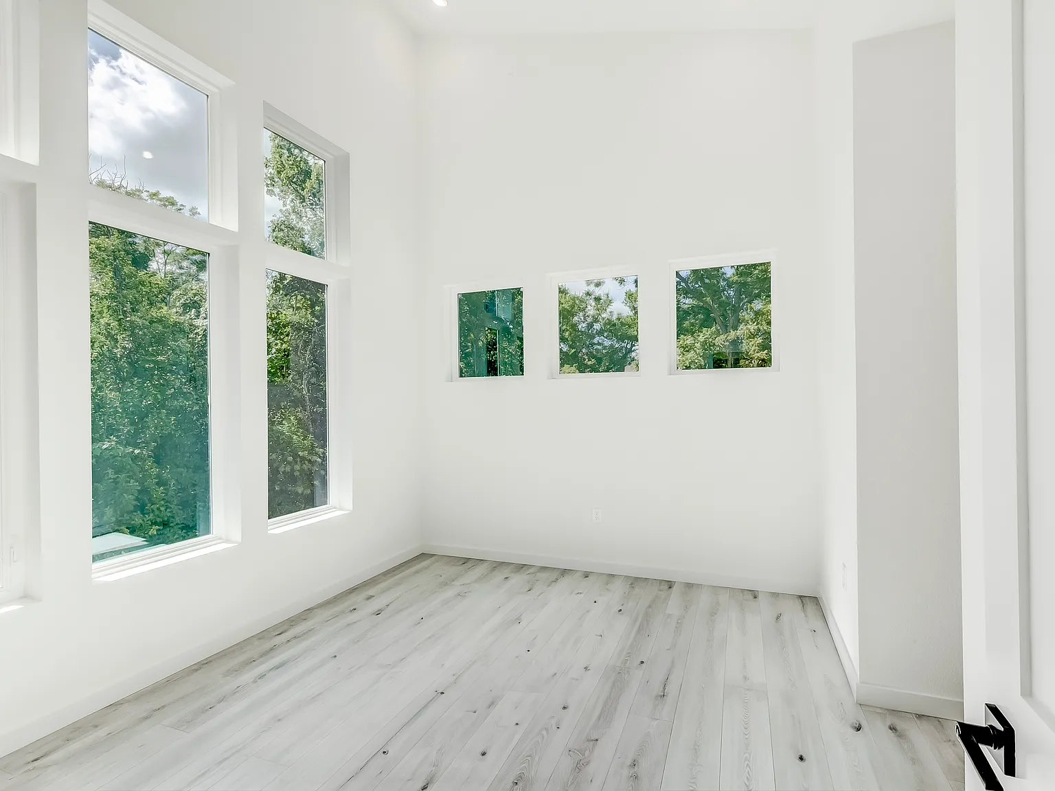 2 bed, 2.5 bath, 1353 sqft, $2,400 — Photo 3