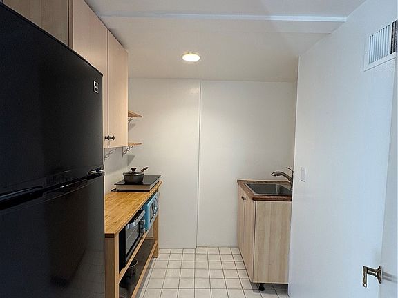 5th image of 1033 Eastman Way