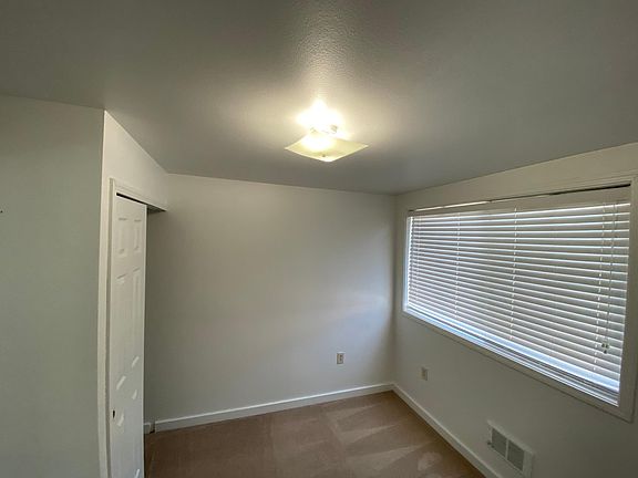 4th image of 11711 8th Ave NE #11711