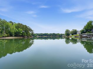 1113 Palmyra Dr, Tega Cay, SC 29708