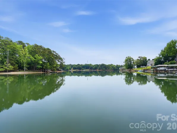 1113 Palmyra Dr, Tega Cay, SC 29708
