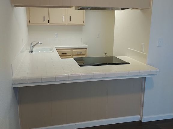 4th image of 4201 Parkwood Ct APT 3