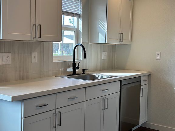 5th image of 140 N Clay St