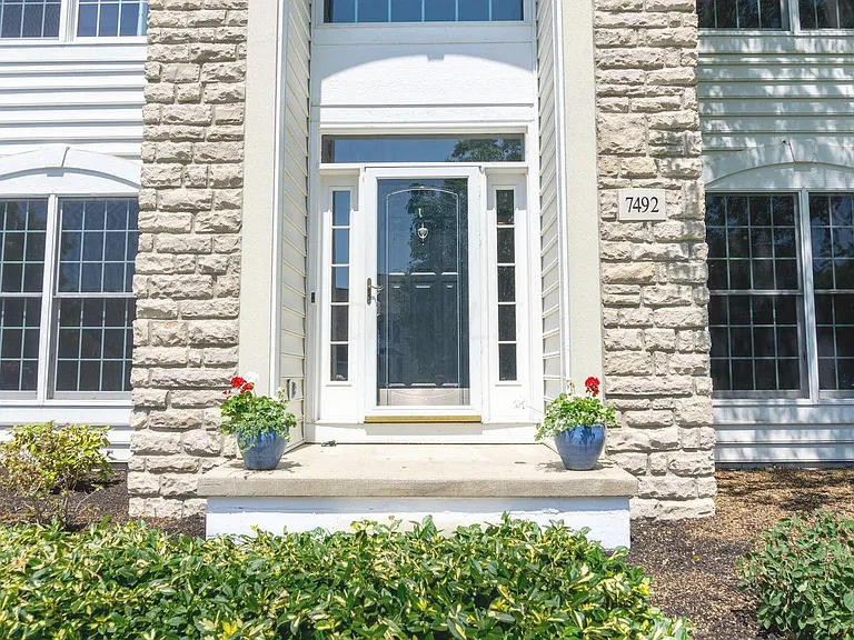 7492 Fairfield Lakes Dr — Photo 2