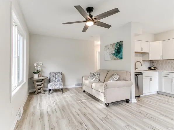 232 E 16th Ct, Des Moines, IA 50316