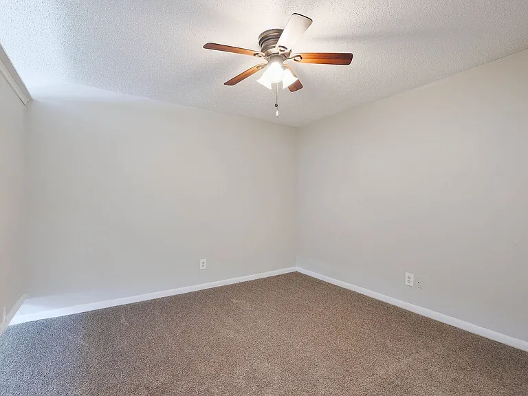 Hampton Hall | Comfort, Convenience, & Community All In One — Photo 172