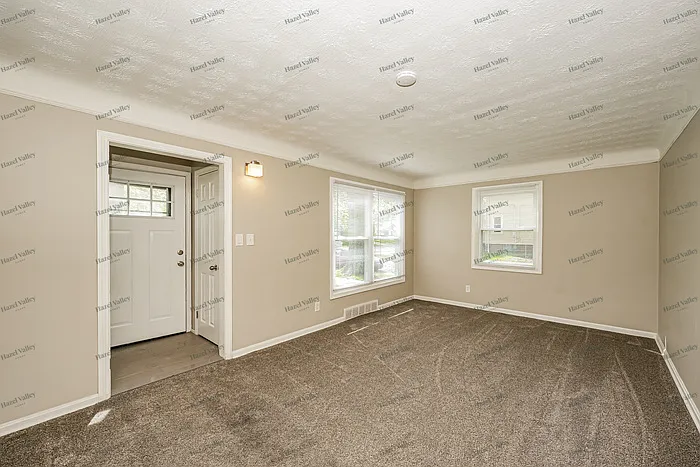 1008 Woodview Rd — Photo 6