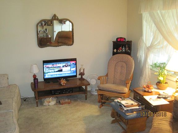 4th image of 923 Colfax Dr
