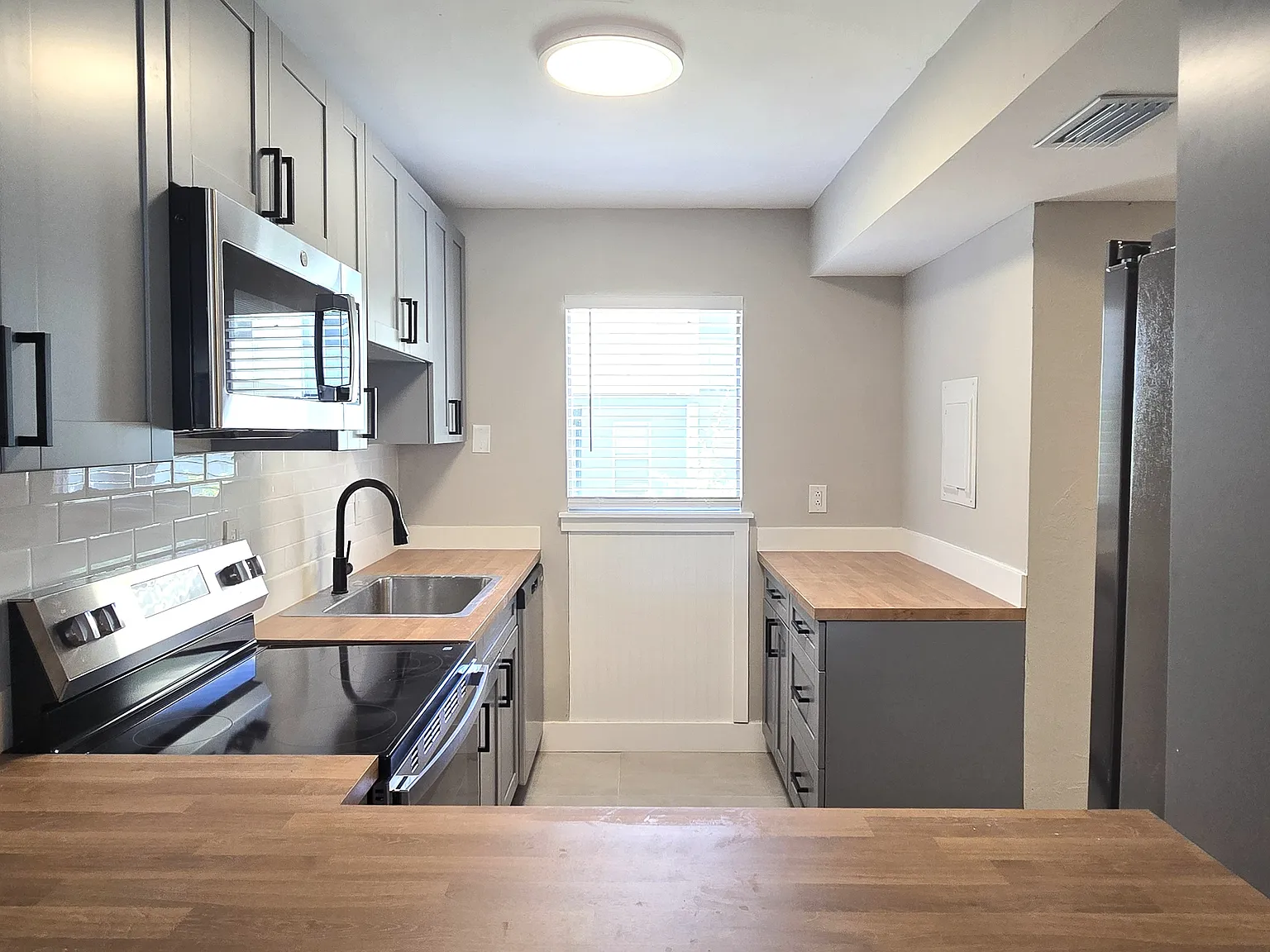 2 bed, 942 sqft, $1,190 — Photo 3