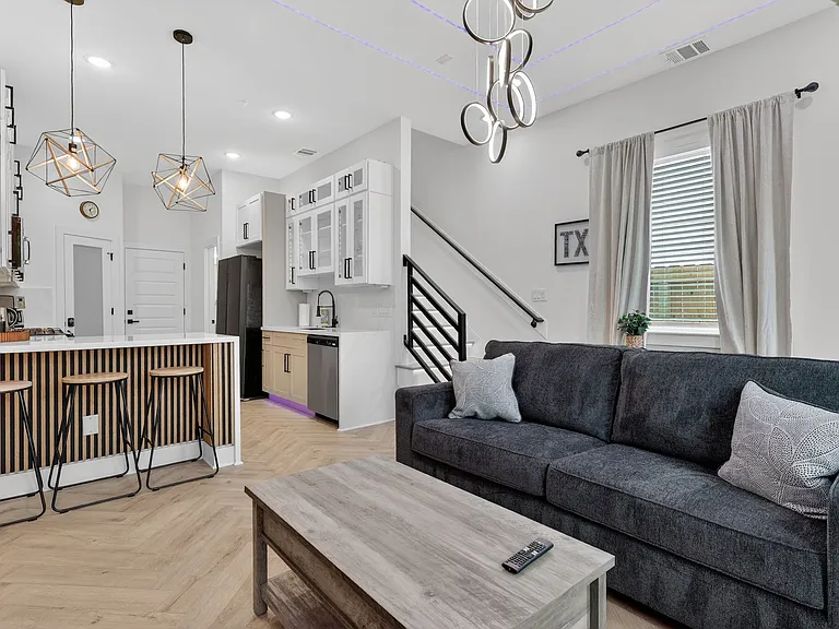 4609 Bricker St #B — Photo 2