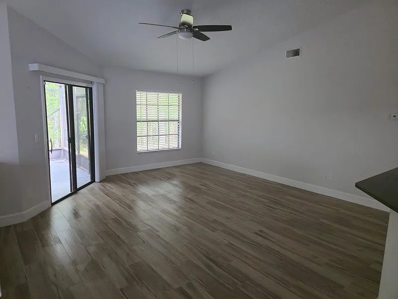 4 bed, 1923 sqft, $2,600 — Photo 2